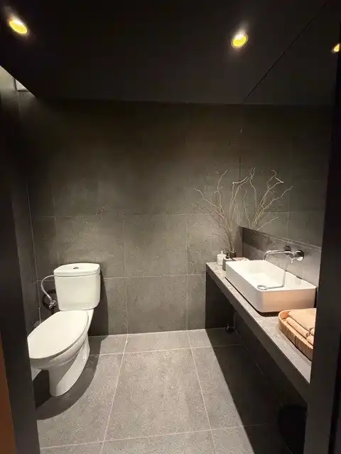 Baño de Local en traspaso en Barcelona con Aire acondicionado, Calefacción y Amueblado