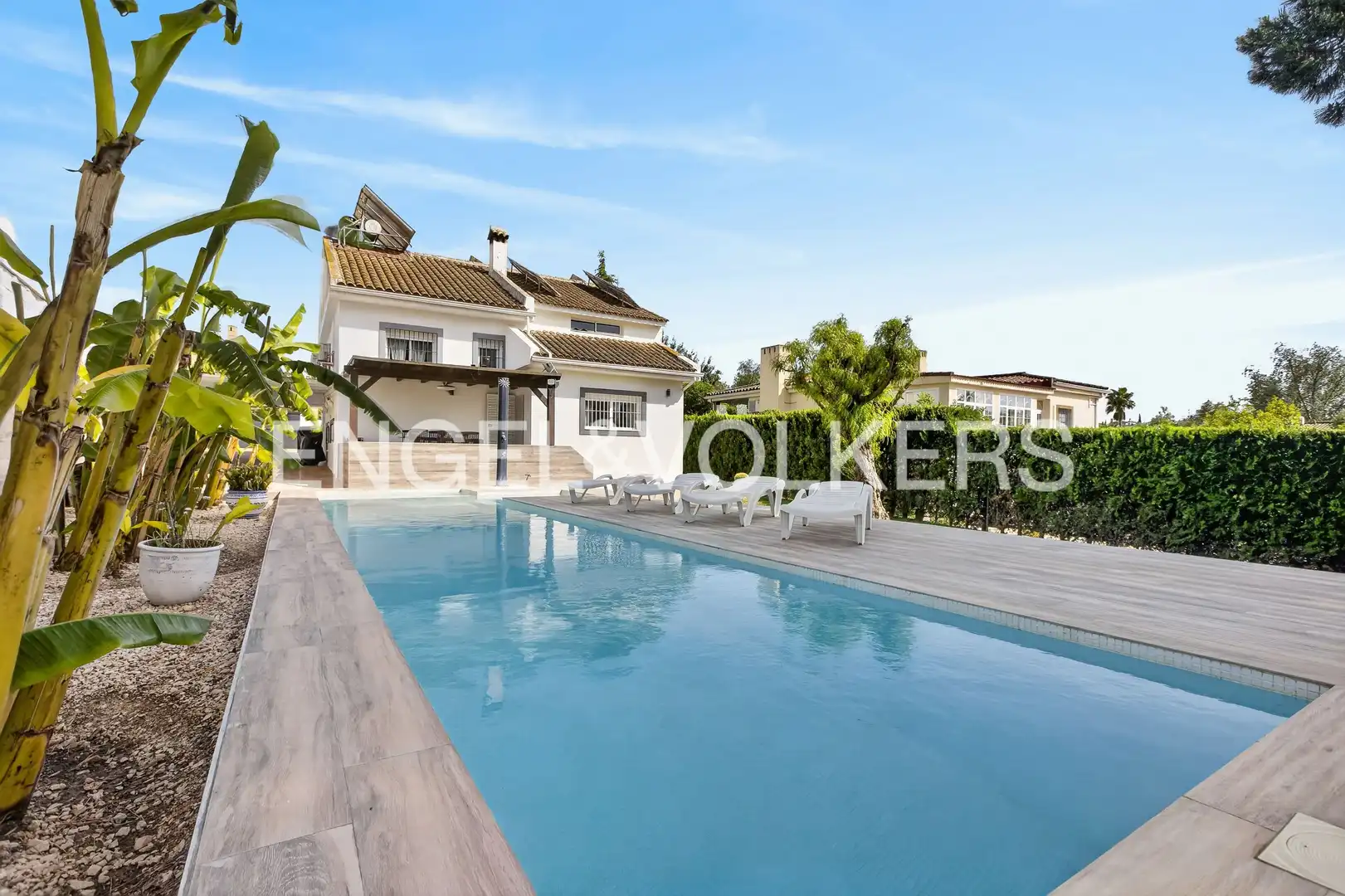 Casa con jardín en venta en Cerros de Montequinto, imagen 2