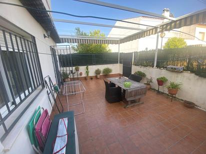 Terrassa de Casa adosada en venda en Coria del Río amb Jardí privat, Terrassa i Piscina comunitària