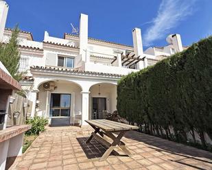 Jardí de Casa adosada en venda en Alhaurín El Grande amb Aire condicionat, Piscina i Piscina comunitària