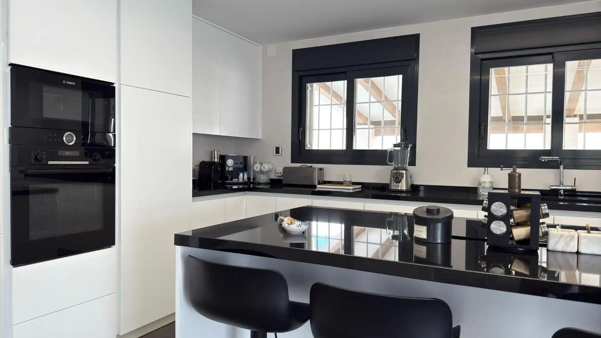Cocina de Casa o chalet en venta en Sant Joan d'Alacant con Aire acondicionado, Calefacción y Jardín privado