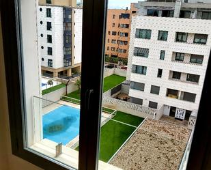 Swimming pool of Flat to rent in  Madrid Capital  with Air Conditioner, Heating and Parquet flooring