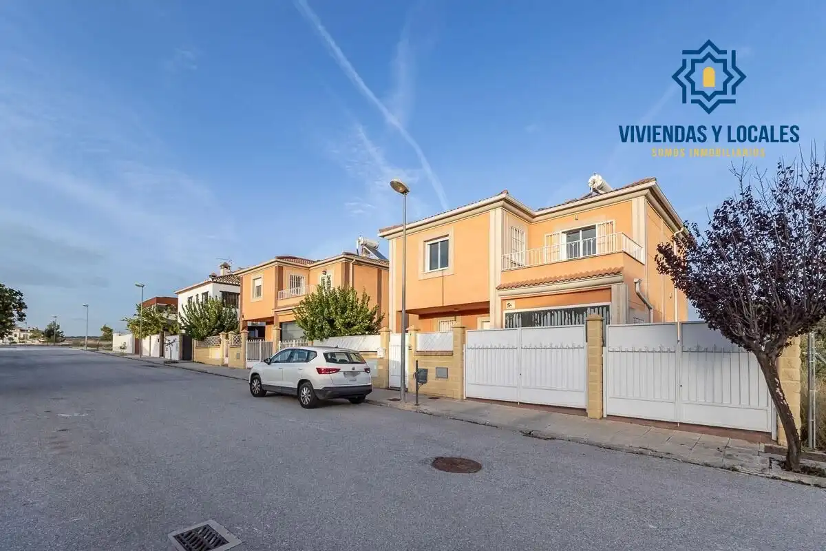 Detached house with pool for sale in Calle Calle Venus, imagen 2