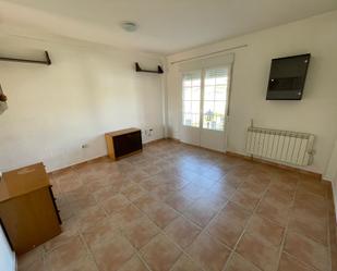 Sala d'estar de Dúplex en venda en Valdeaveruelo amb Terrassa