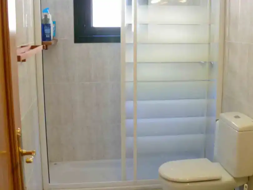 Bathroom of Flat for rent in Cangas del Narcea  with Furnished and Balcony