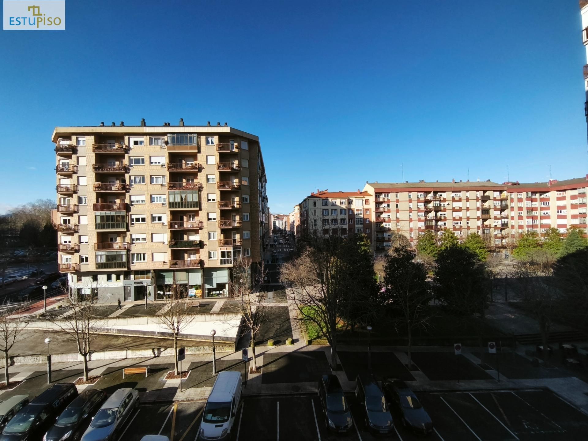 Exterior view of Flat for sale in Vitoria - Gasteiz  with Parquet flooring, Terrace and Storage room