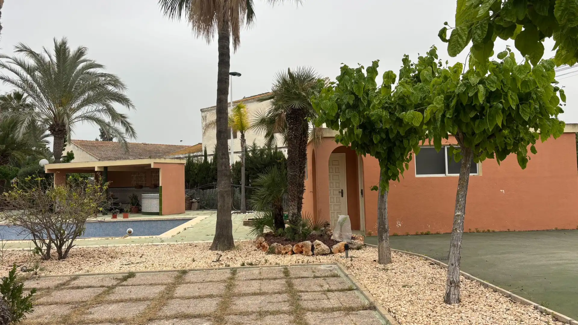 Vista exterior de Casa o xalet en venda en Elche / Elx amb Jardí privat, Terrassa i Piscina