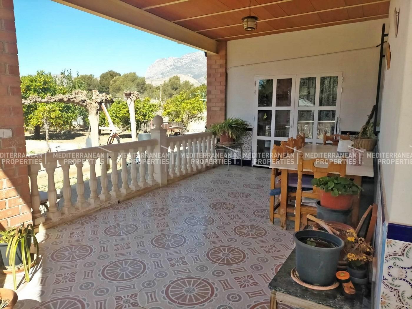 Vista exterior de Casa o xalet en venda en Benidorm amb Aire condicionat, Jardí privat i Terrassa