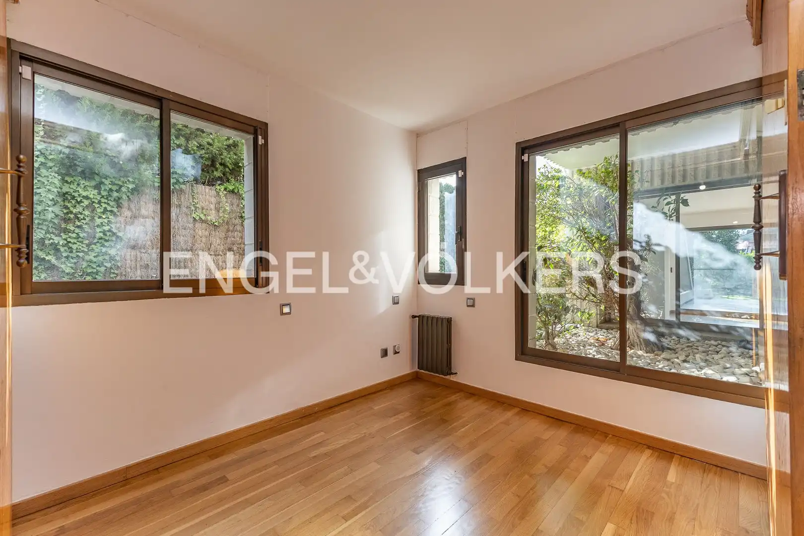 Vista exterior de Casa o chalet de alquiler en Sant Cugat del Vallès con Calefacción, Jardín privado y Parquet