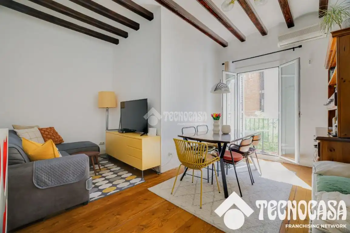 Wohnzimmer von Wohnung zum Verkauf in Barcelona mit Klimaanlage und Heizung
