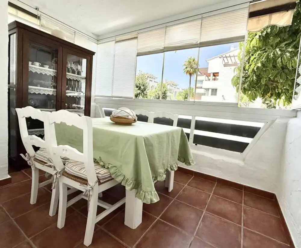 Esszimmer von Erdgeschoss zur Miete in Estepona mit Klimaanlage, Terrasse und Schwimmbad