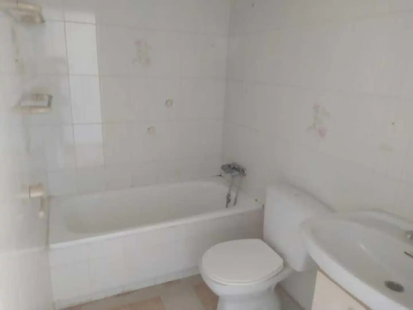 Bany de Casa adosada en venda en Torrevieja amb Jardí privat, Terrassa i Piscina comunitària