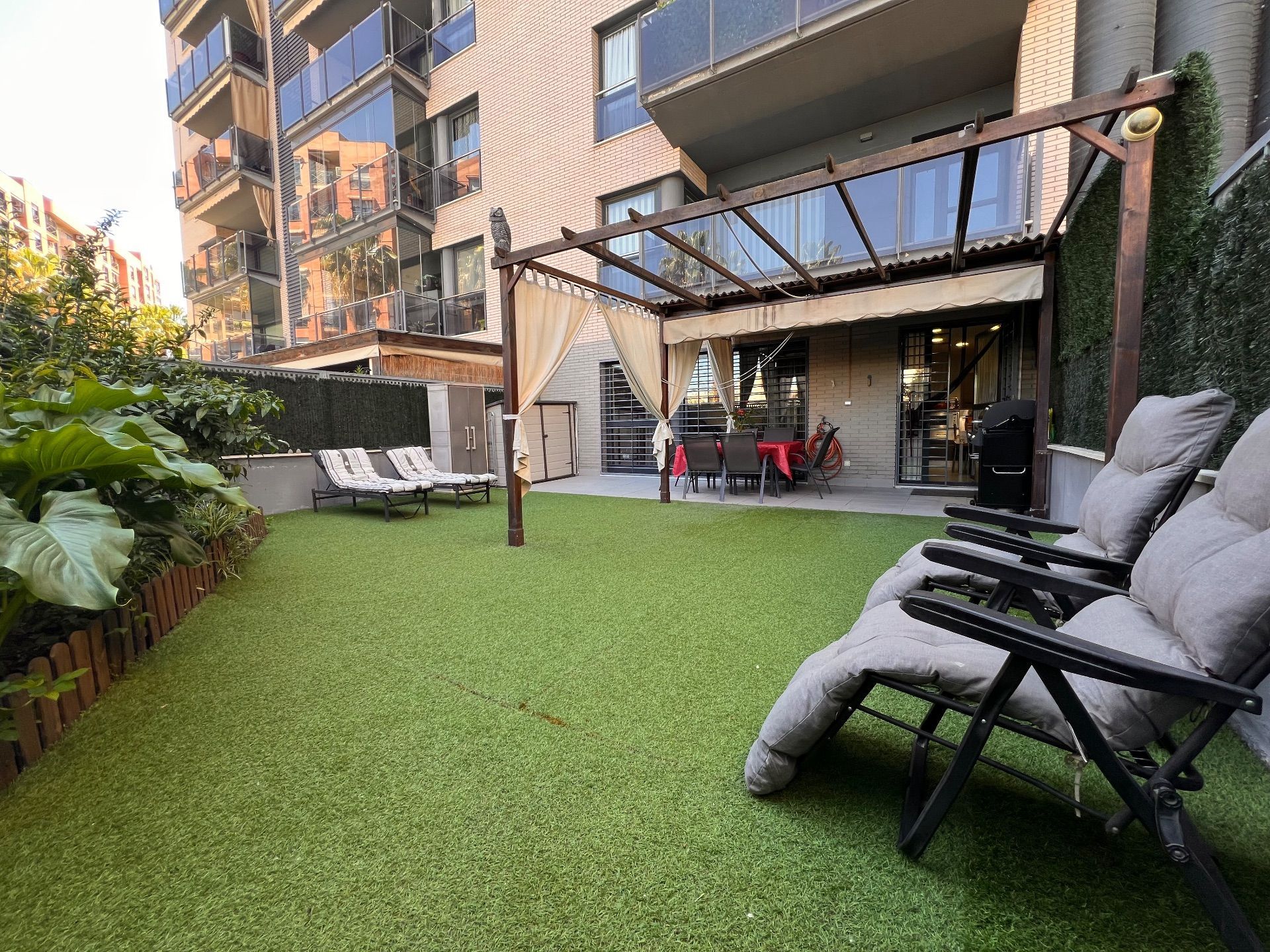 Terraza de Piso en venta en  Granada Capital con Aire acondicionado, Calefacción y Jardín privado