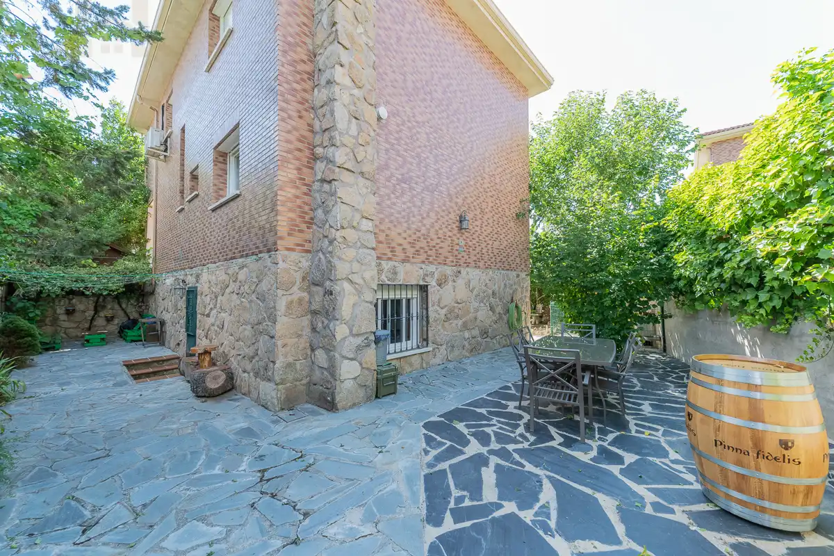 Terrassa de Casa o xalet en venda en Colmenarejo amb Aire condicionat, Calefacció i Jardí privat