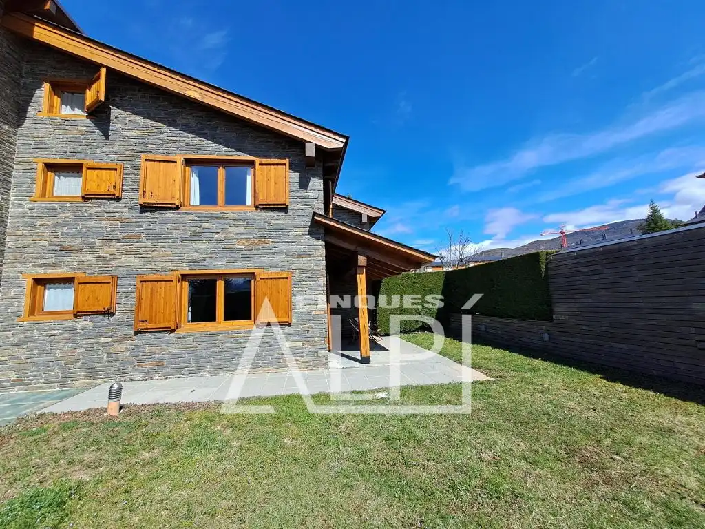 Vista exterior de Casa o chalet en venta en Alp poble