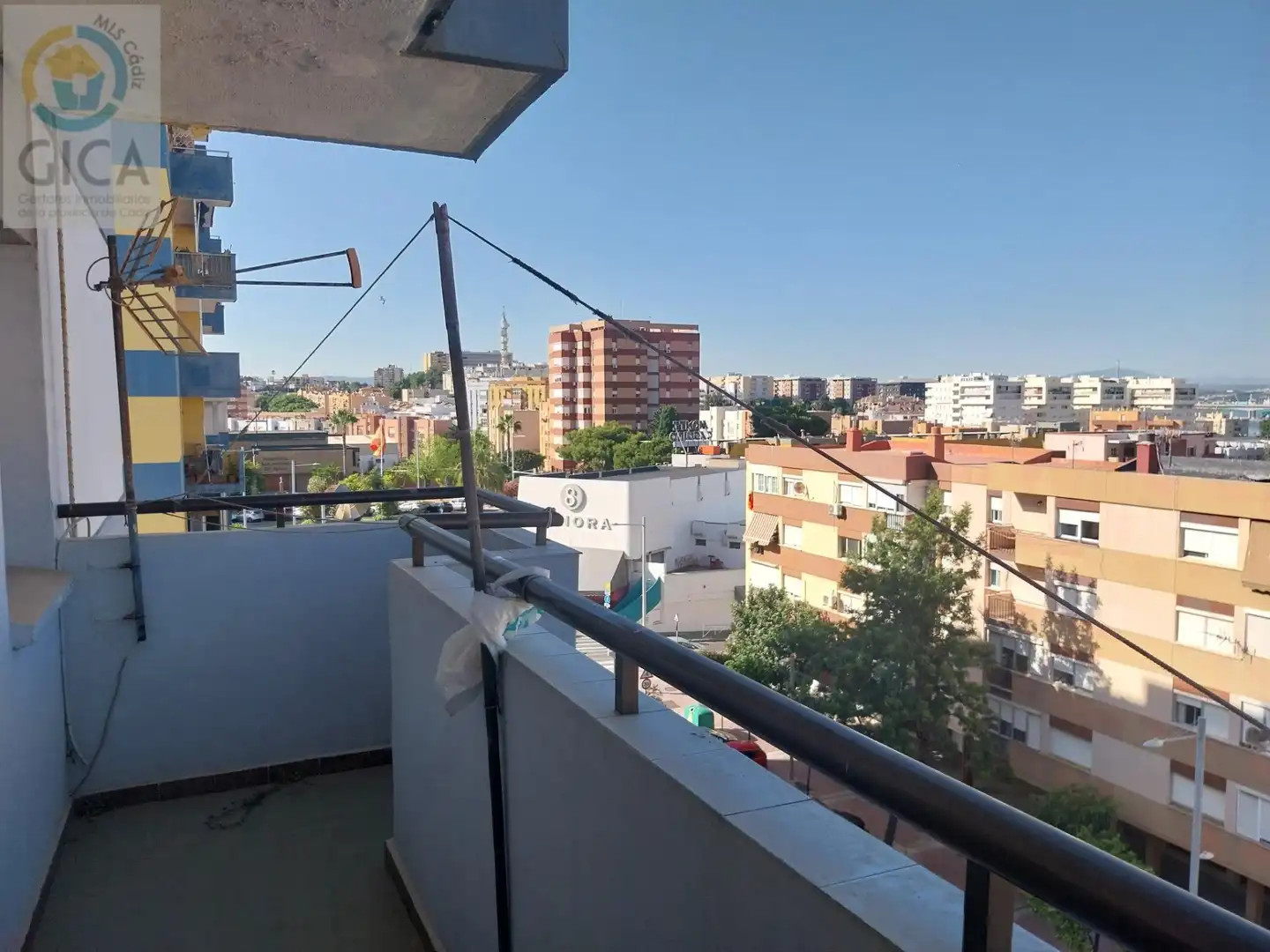 Terrassa de Pis en venda en Algeciras amb Jardí privat