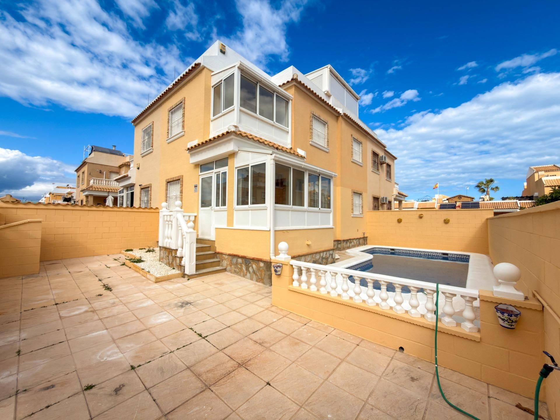 Haus oder Chalet zum Verkauf in Calle GIJON DE, 147