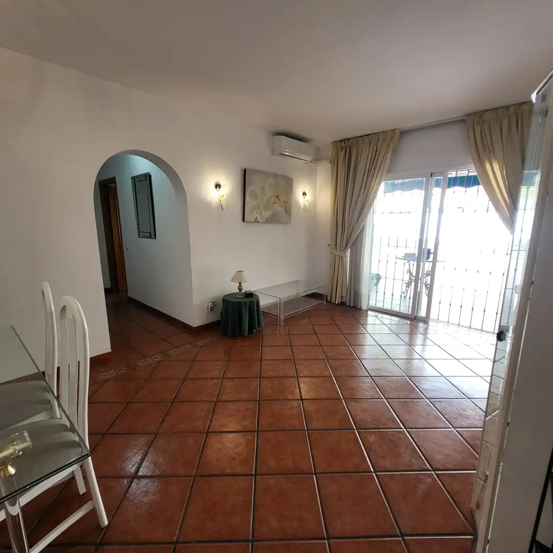 Sala d'estar de Planta baixa en venda en Estepona amb Jardí privat, Terrassa i Piscina