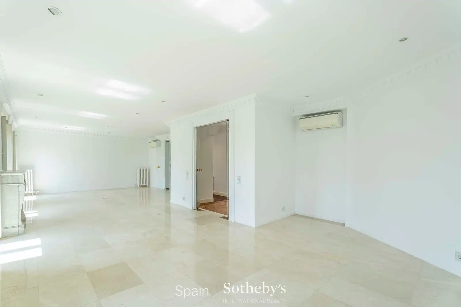 Apartament de lloguer a Plaza de Santa Bárbara, Justicia - Chueca