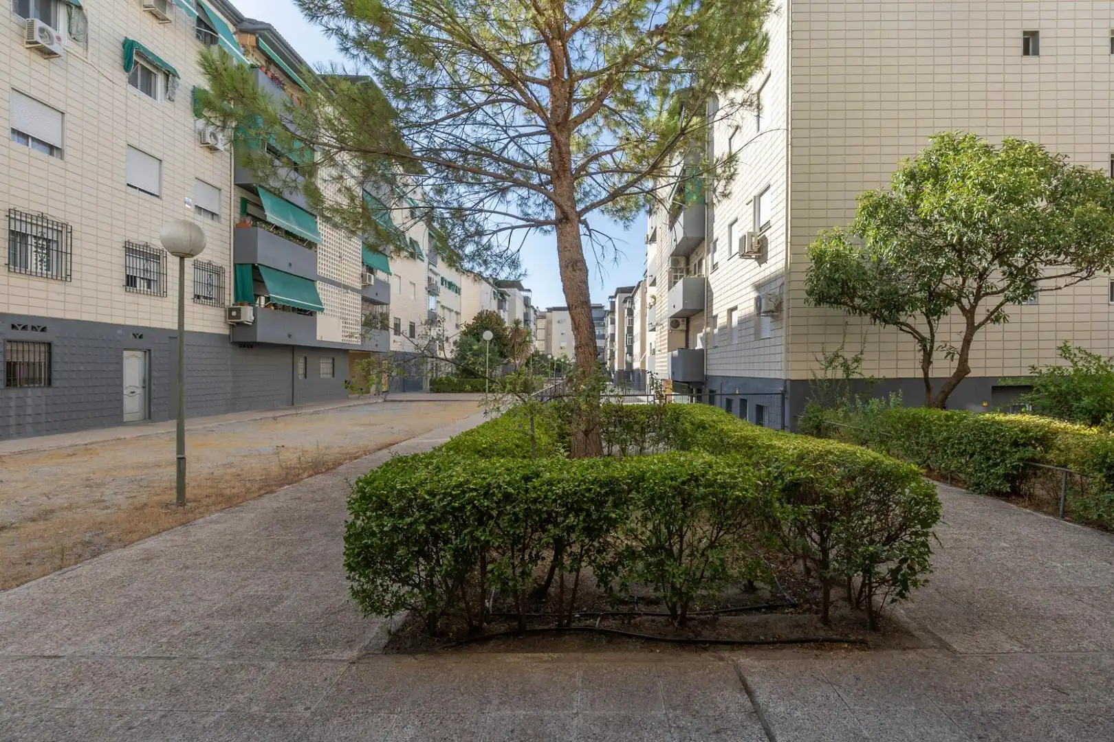 Vista exterior de Pis en venda en Maracena amb Aire condicionat, Calefacció i Piscina comunitària