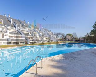 Swimming pool of Attic for sale in Badajoz Capital  with Air Conditioner, Heating and Private garden