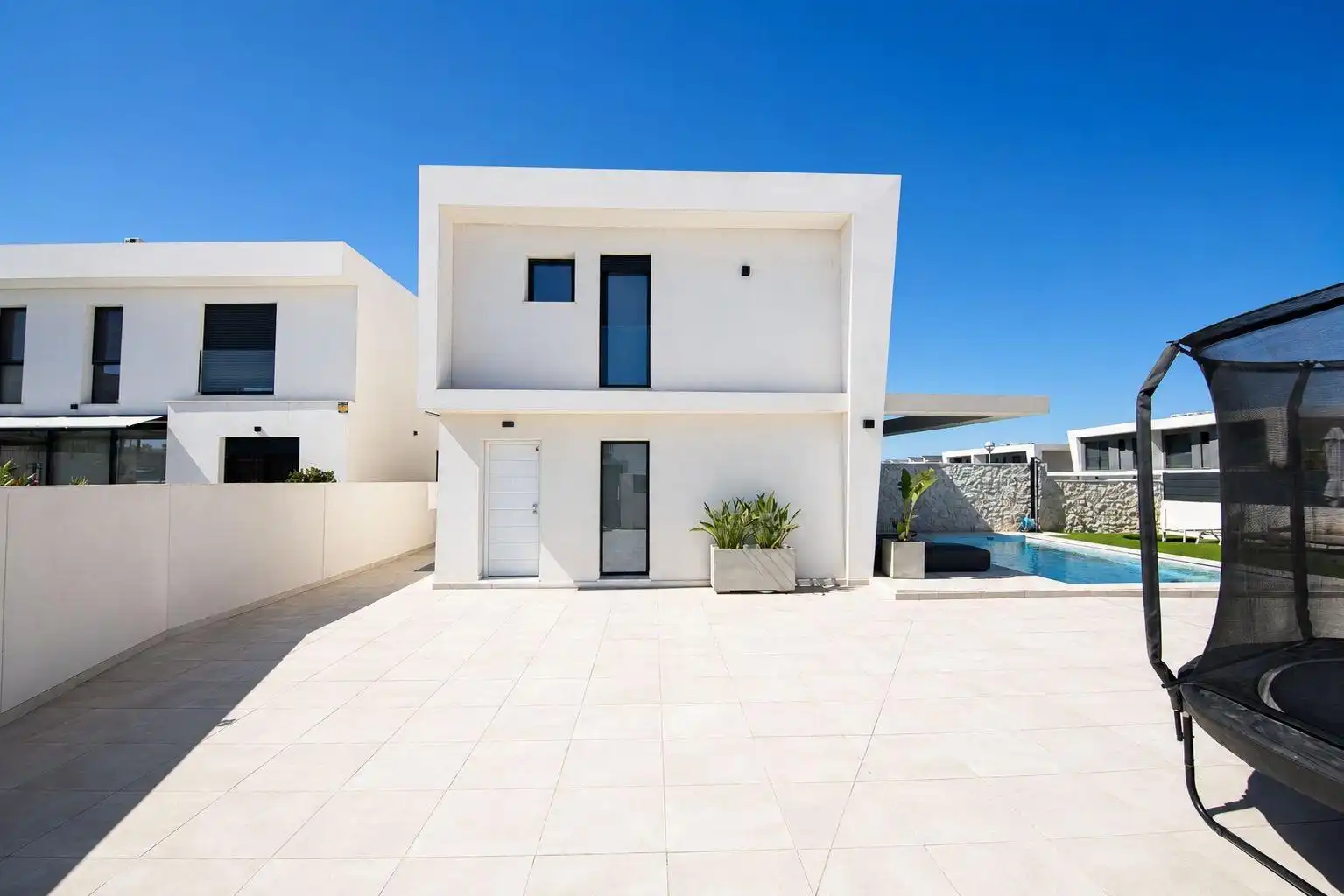 Vista exterior de Casa o xalet de lloguer en Santa Pola amb Aire condicionat, Calefacció i Jardí privat