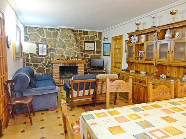 Living room of Single-family semi-detached for sale in Santo Domingo de Silos  with Heating, Terrace and Storage room