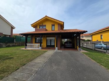 Xalet amb jardí en venda a Calle El Parque 15