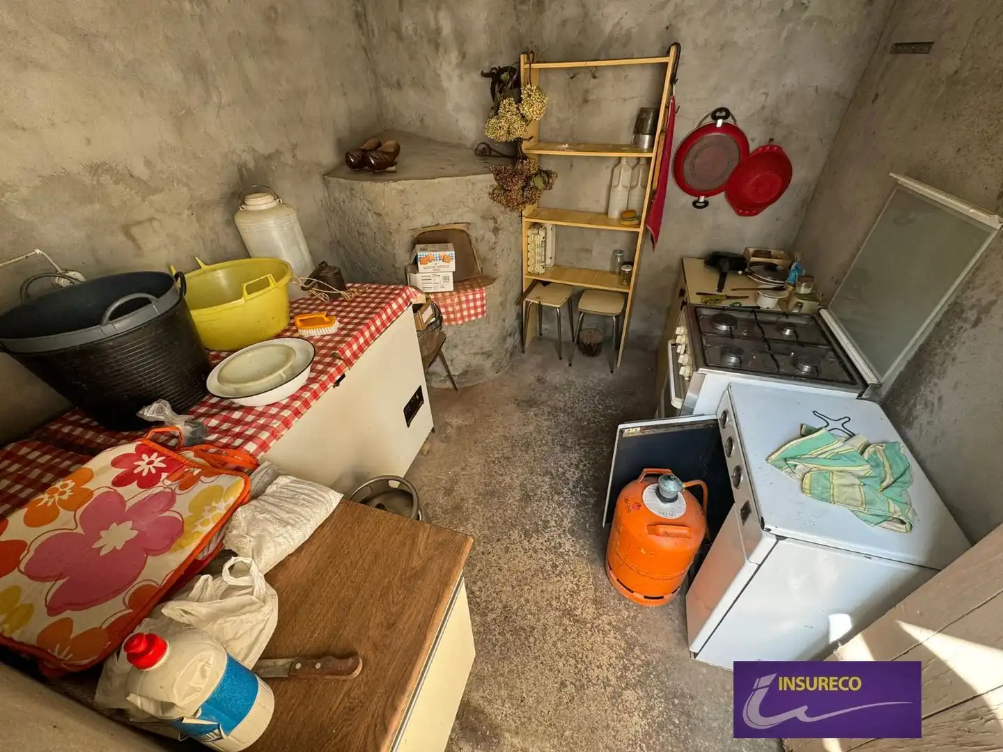 Cuina de Casa o xalet en venda en Santa Marina del Rey amb Calefacció, Terrassa i Traster