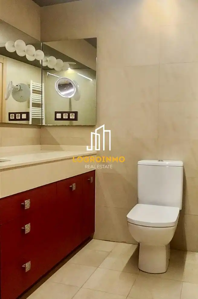 Badezimmer von Wohnung zum Verkauf in  Logroño mit Klimaanlage, Heizung und Terrasse