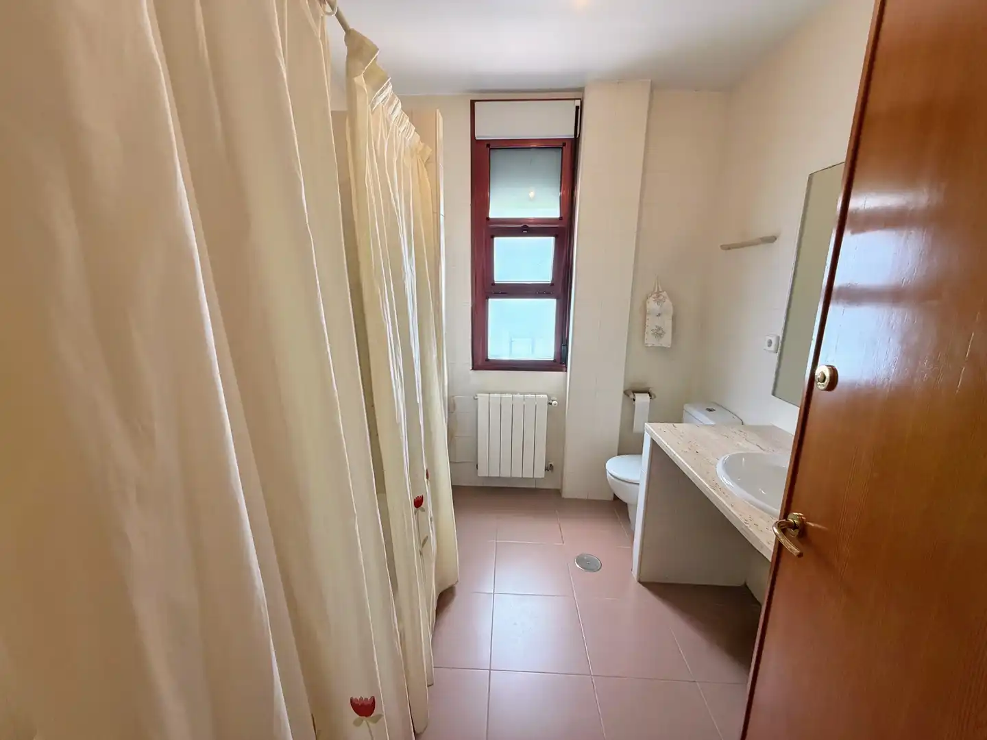 Bany de Casa o xalet en venda en Badajoz amb Aire condicionat, Calefacció i Jardí privat