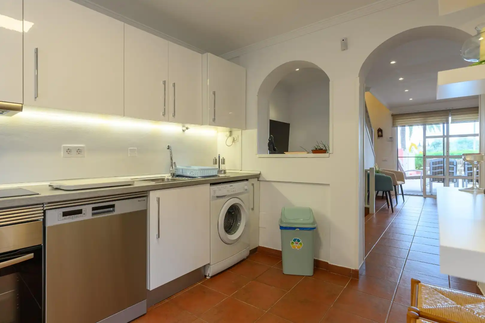 Küche von Einfamilien-Reihenhaus zur Miete in San Bartolomé de Tirajana mit Klimaanlage, Privatgarten und Terrasse