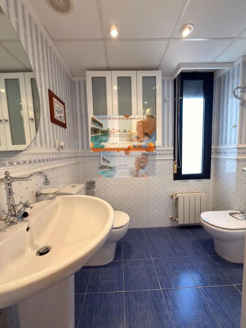 Baño de Dúplex en venta en Castellón de la Plana / Castelló de la Plana con Calefacción, Parquet y Terraza