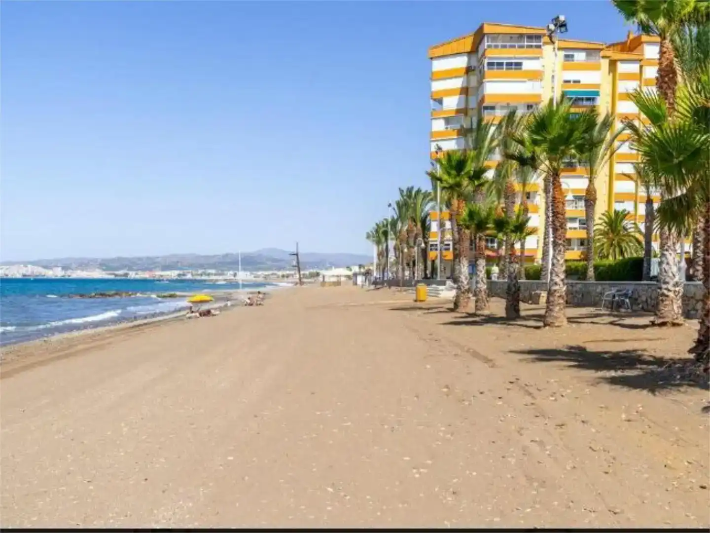 Außenansicht von Wohnung zur Miete in Algarrobo mit Klimaanlage und Schwimmbad