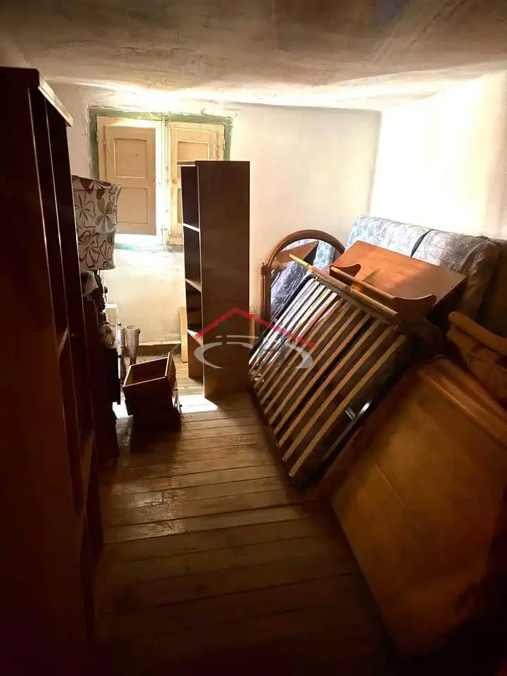 Dormitori de Casa o xalet en venda en León Capital  amb Jardí privat