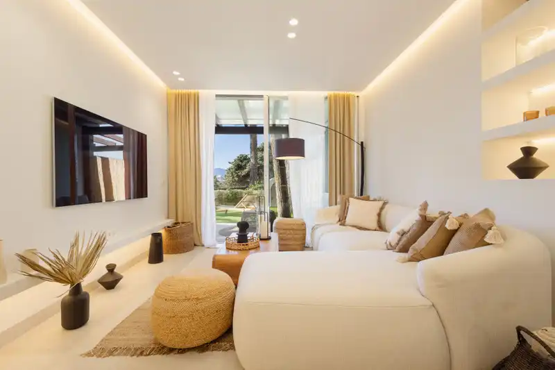 Wohnzimmer von Wohnungen zur Miete in Marbella mit Klimaanlage, Möbliert und Fernseher