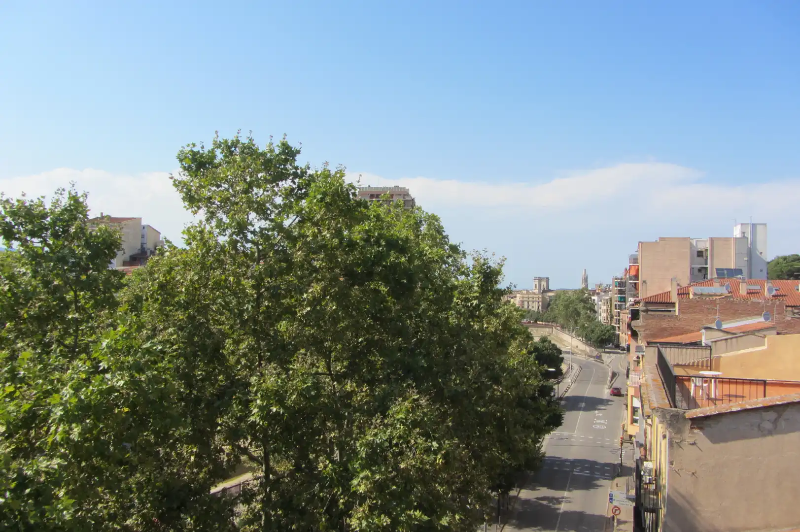 Vista exterior de Pis en venda en Girona amb Calefacció, Terrassa i Moblat