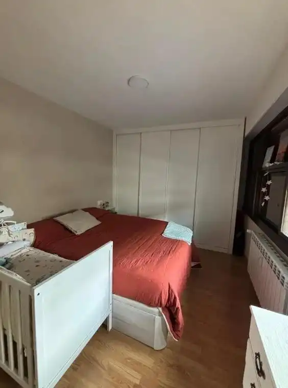 Dormitori de Pis en venda en Ourense Capital  amb Calefacció, Parquet i Terrassa