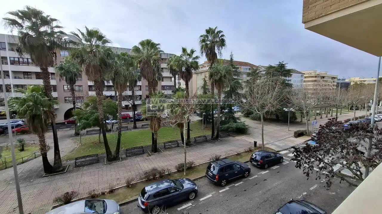 Vista exterior de Pis en venda en Cáceres amb Calefacció, Parquet i Traster