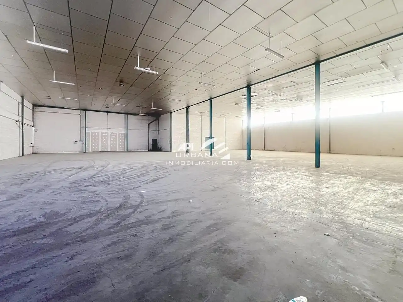 Fabrikhallen zur Miete in Lucena