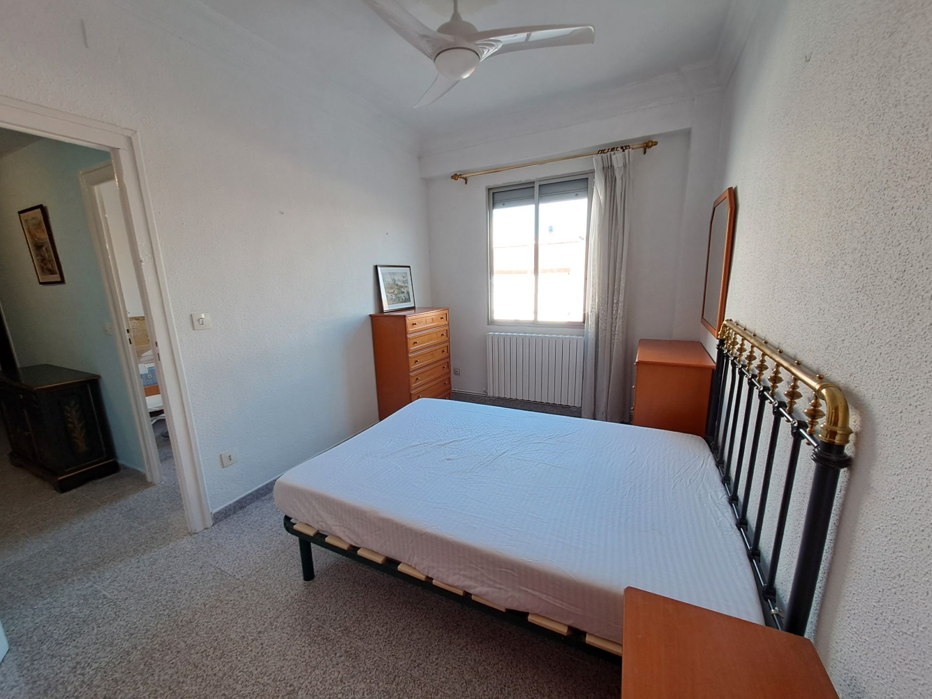 Habitación de Piso de alquiler en  Zaragoza Capital con Calefacción, Amueblado y Horno