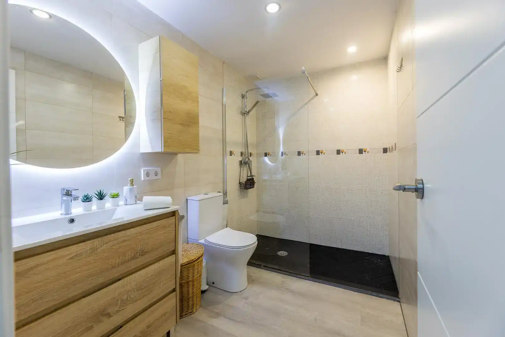 Bathroom of Flat for rent in Calvià  with Air Conditioner and Swimming Pool