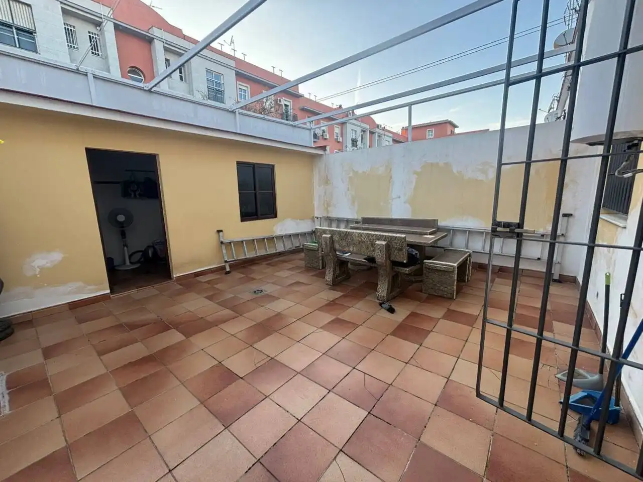 Terraza de Casa adosada en venta en Dos Hermanas con Aire acondicionado, Calefacción y Jardín privado