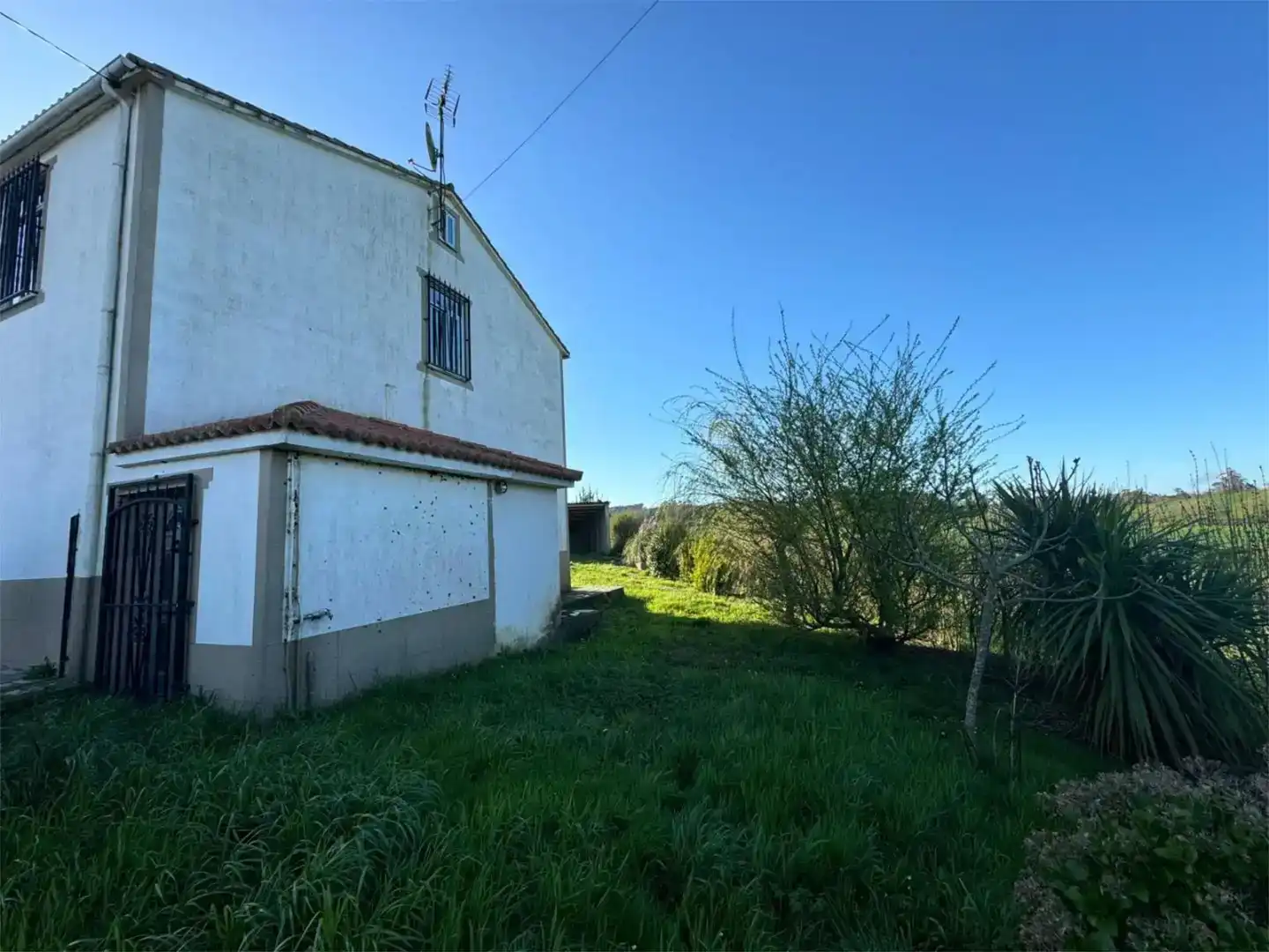 Wohnung zum Verkauf in Negreira mit Privatgarten und Möbliert