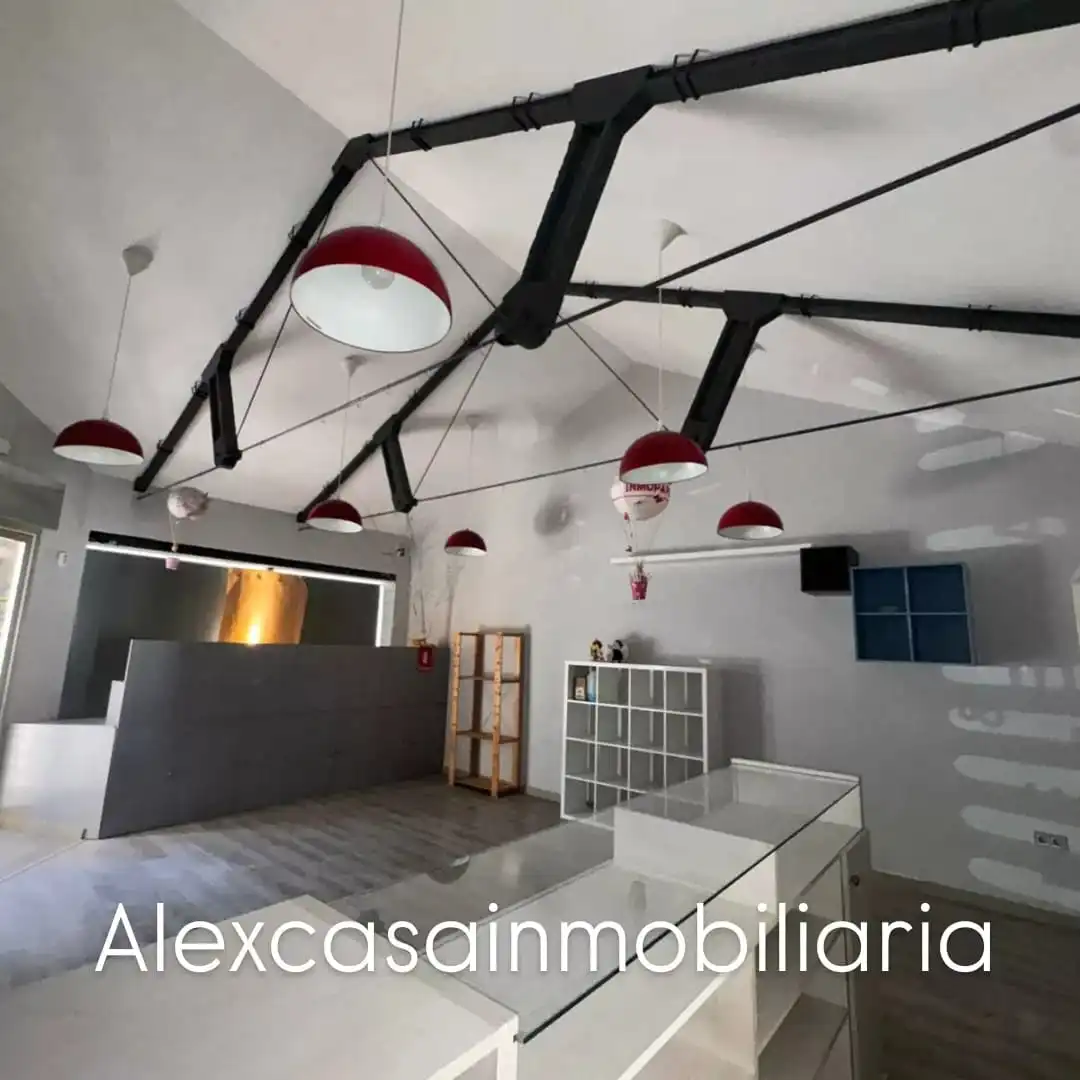 Locale commerciale in affitto a Cabra