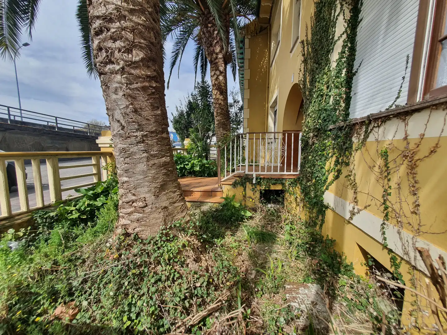 Terrasse von Einfamilien-Reihenhaus zum Verkauf in Siero mit Heizung, Abstellraum und Möbliert