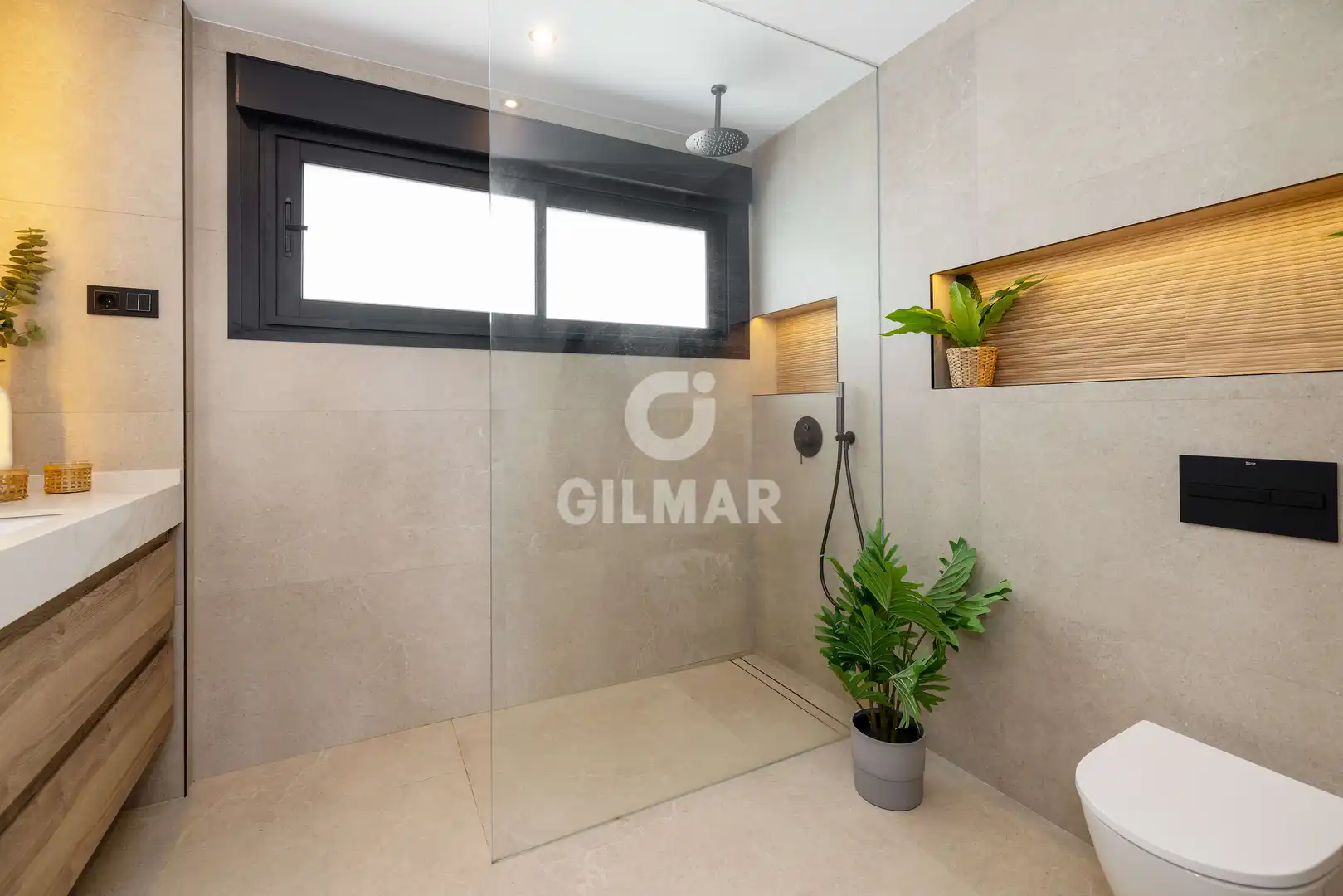 Baño de Dúplex en venta en Benalmádena con Calefacción, Jardín privado y Piscina
