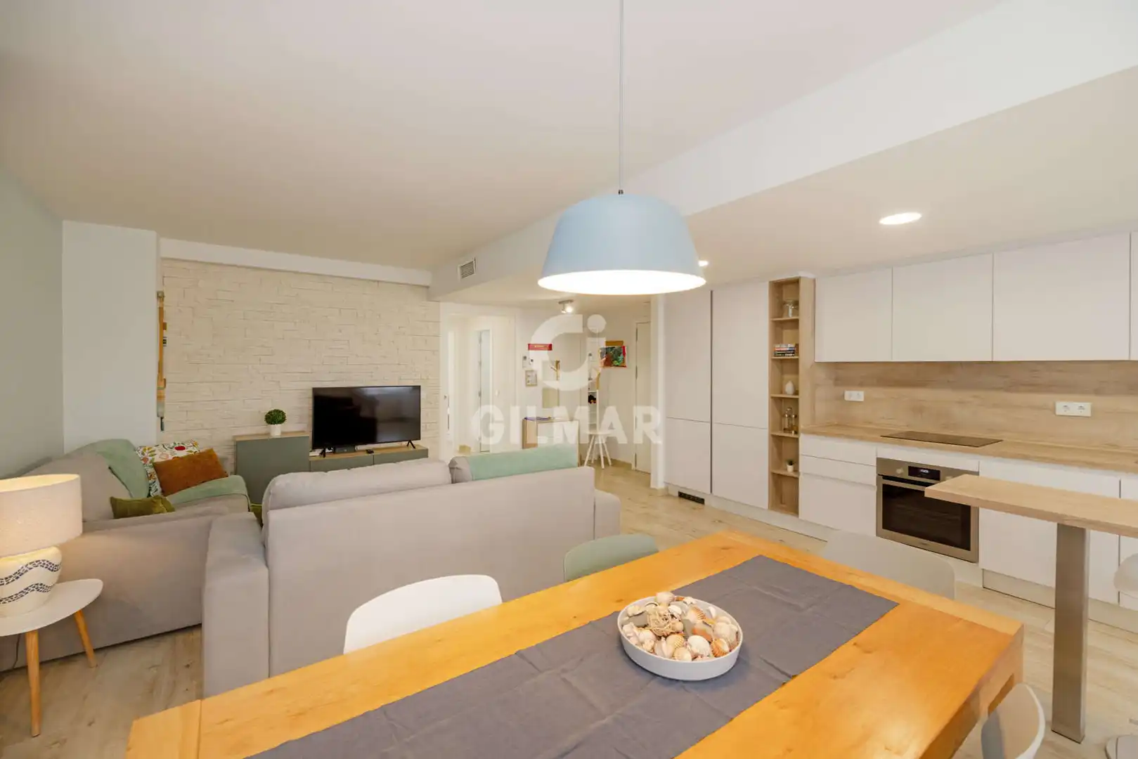 Sala d'estar de Apartament en venda en Estepona amb Calefacció, Jardí privat i Piscina