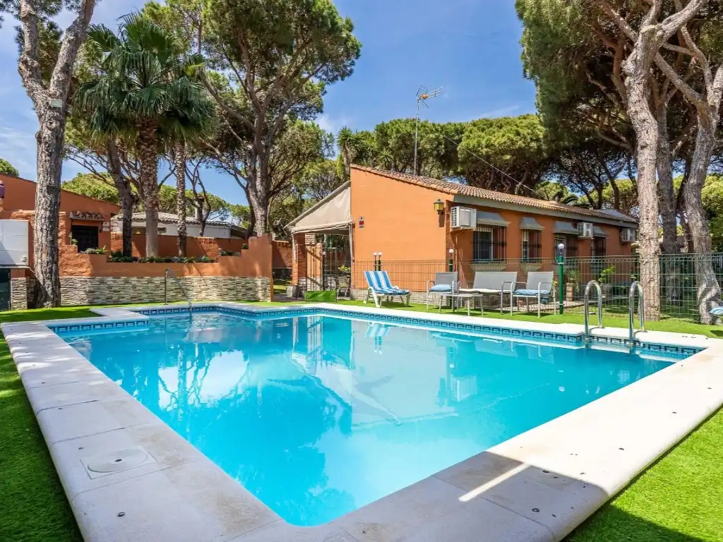 Piscina de Casa o xalet en venda en Chiclana de la Frontera amb Aire condicionat, Calefacció i Jardí privat