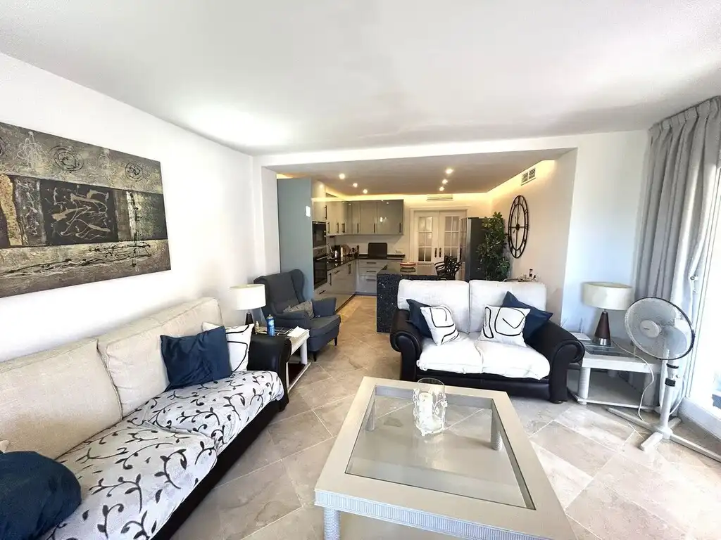 Wohnzimmer von Erdgeschoss zum Verkauf in Calahonda 